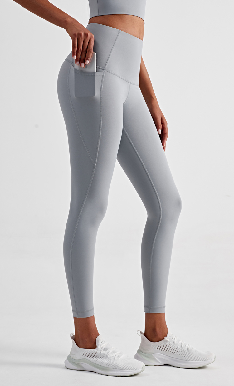 Yoga pants with pocket